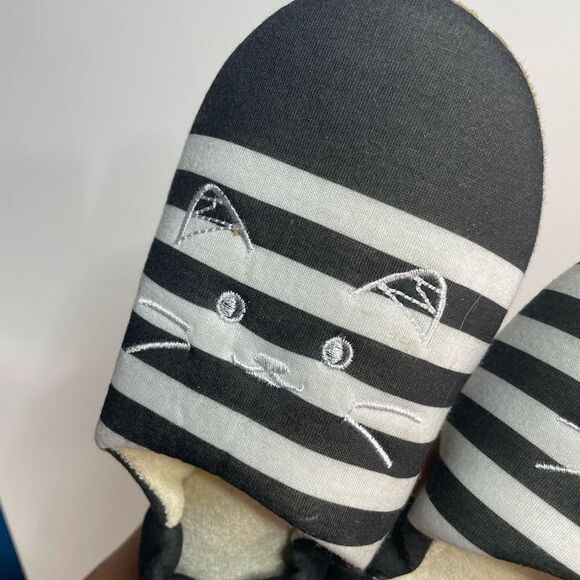 5 for $25🔥Daiso Cozy Terry Lined Slippers Size 7 - Picture 2 of 5